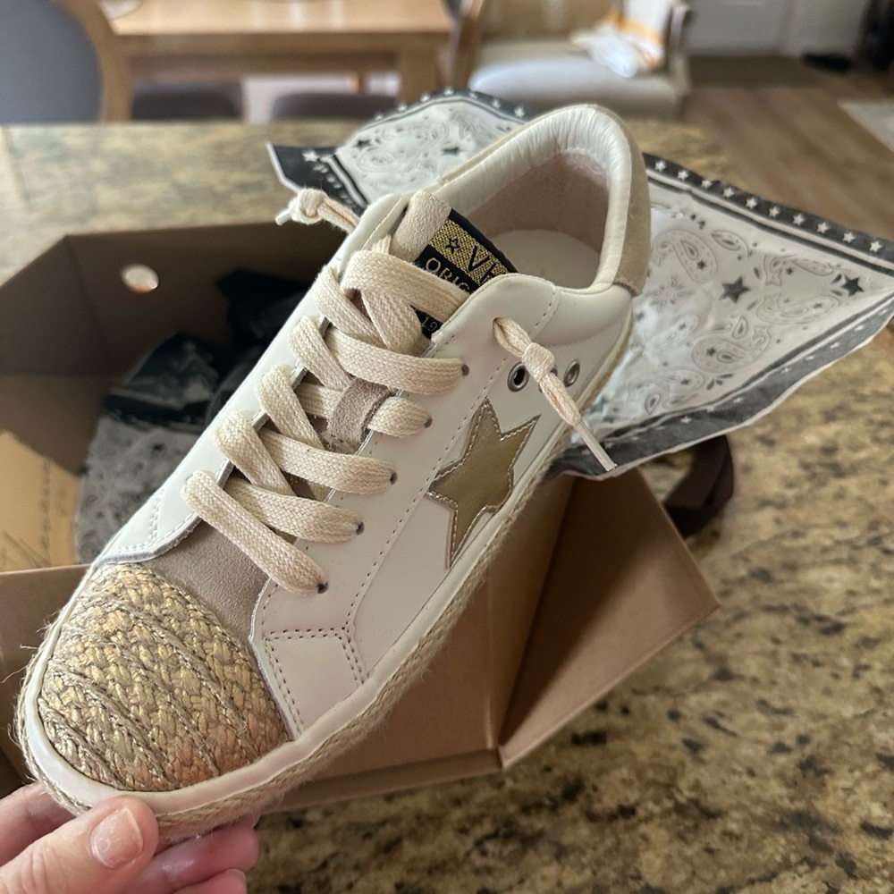Vintage Havana White and Gold Sneakers with Textured Toe Cap